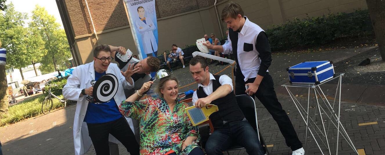  Uw evenement gepresenteerd met magie en humor.
